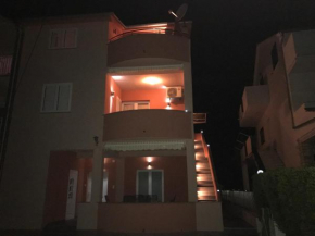 Отель Apartmani Dora  Водице